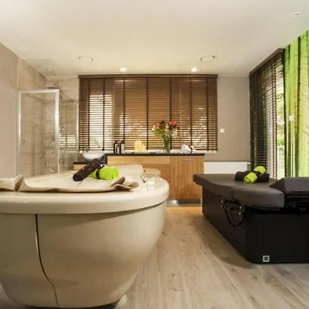 Atrium 115 Apartment *